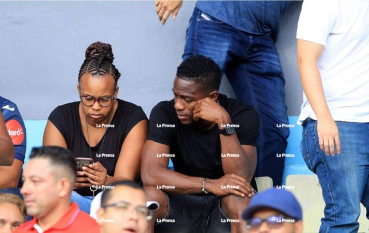 Maynor Figueroa también estuvo en el estadio Nacional viendo la final Motagua-Olimpia.