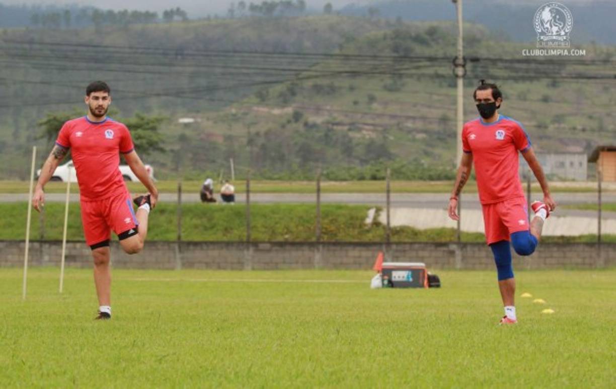 El paraguayo José Cañete y el argentino Cristian Maidana durante la práctica.