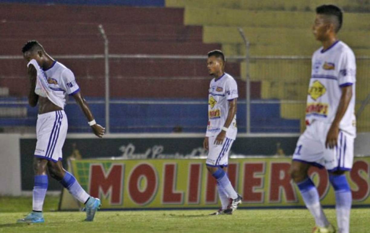 Un equipo más se une a los últimos clubes que han descendido en la Liga Nacional de Honduras, este es el Juticalpa. Hoy te dejamos la dura realidad de los clubes que se han marchado. En la imagen el Victoria, club de La Ceiba.