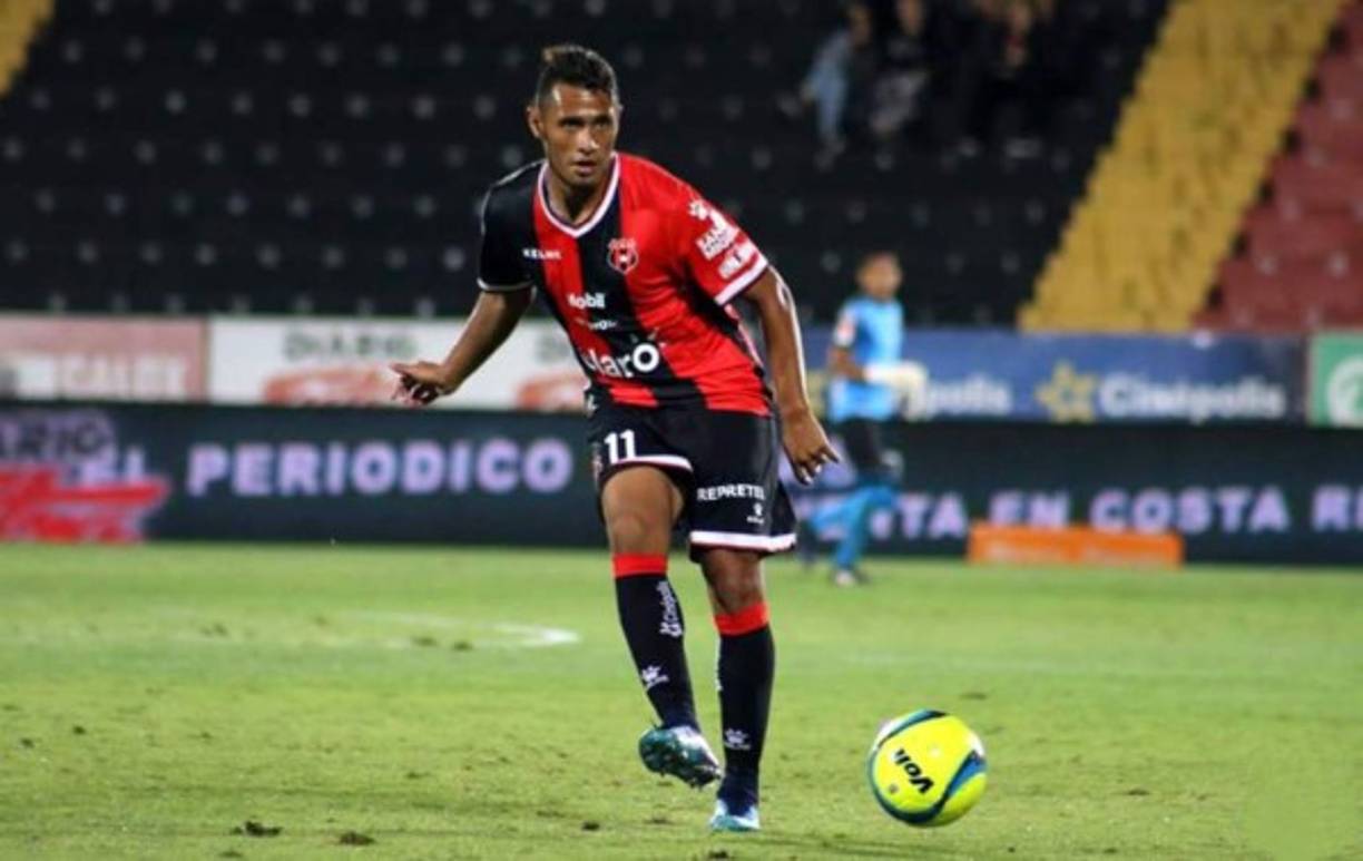 Alex López (28 años) - Mediocampista del Alajuelense de Costa Rica.