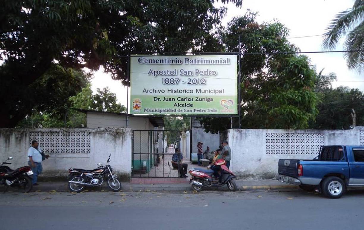 Fajardo asevera que el cementerio general data de aproximadamente 1869, pero que en 1887, durante la administración municipal de Teodoro Hernández se toman disposiciones higiénicas debido al crecimiento poblacional y se declara al vigente cementerio general como el campo santo de la ciudad.