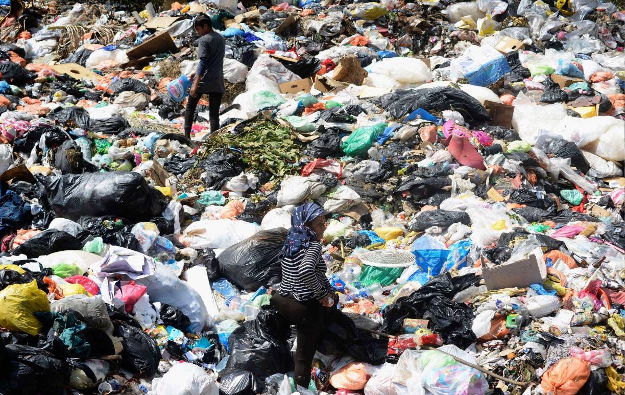 A pesar de las dificultades, estas familias muestran una unidad inquebrantable y una determinación impresionante para asegurarse de que sus hijos tengan acceso a lo básico. 