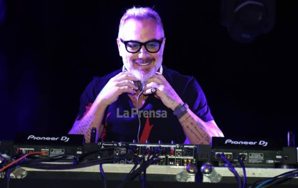 Como parte de su gira por Centroamérica Vacchi también visitó Panamá (en octubre) y Guatemala.