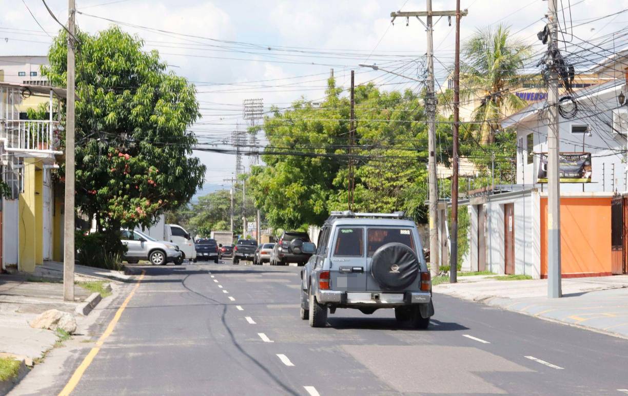 Permanecer con los cristales arriba y puertas con seguro. 