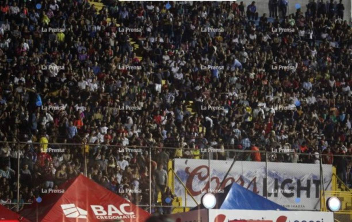 San Pedro Sula recibió con los brazos abiertos al reguetonero que deleitó con su música a los catrachos.