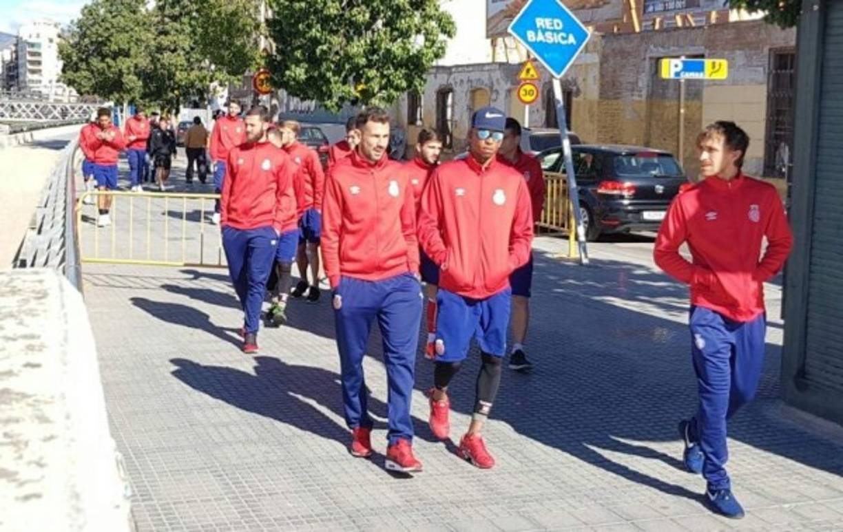 El club cuenta con 9.000 socios y un total de 15 peñas oficiales.