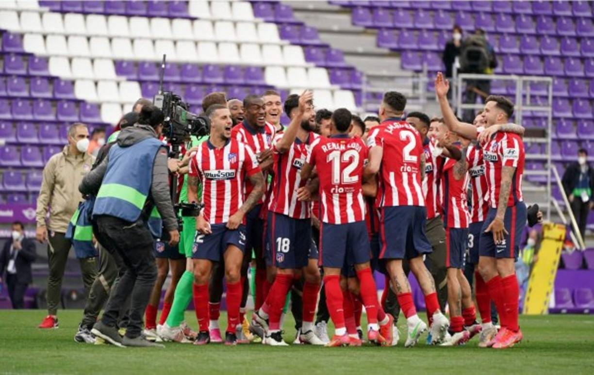 Los jugadores rojiblancos festejan la coronación de la Liga Española.
