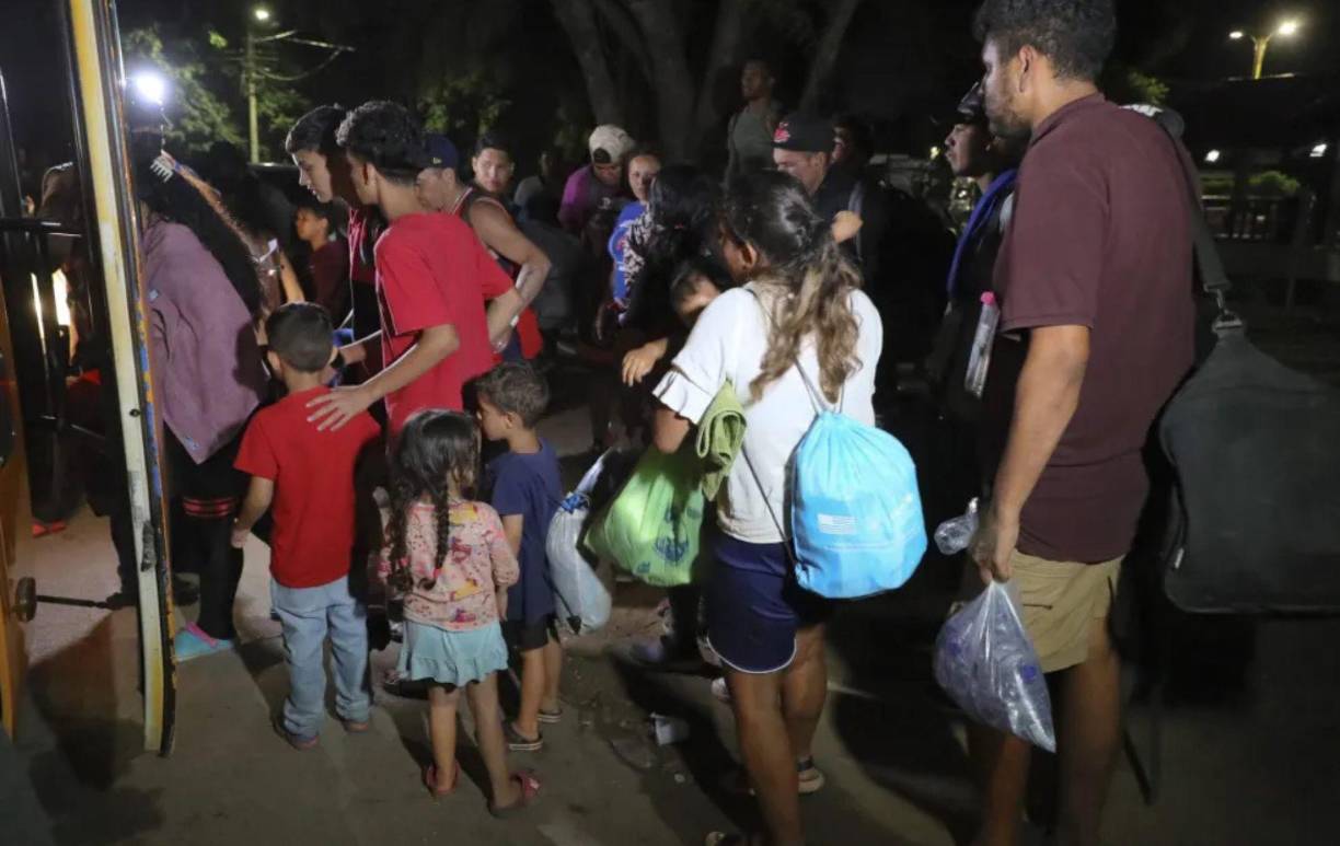 Las remesas enviadas por los migrantes sostienen a generaciones mayores y jóvenes, quienes dependen de esos ingresos para subsistir. 