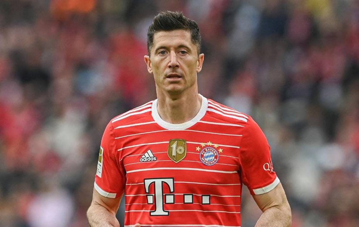 El Barcelona y el Bayer de Múnich anunciaron un principio de acuerdo para el traspaso de Robert Lewandowski. La operación se ha cerrado por 45 millones de euros más cinco en variables y el delantero polaco firmará con el club azulgrana para las próximas cuatro temporadas.