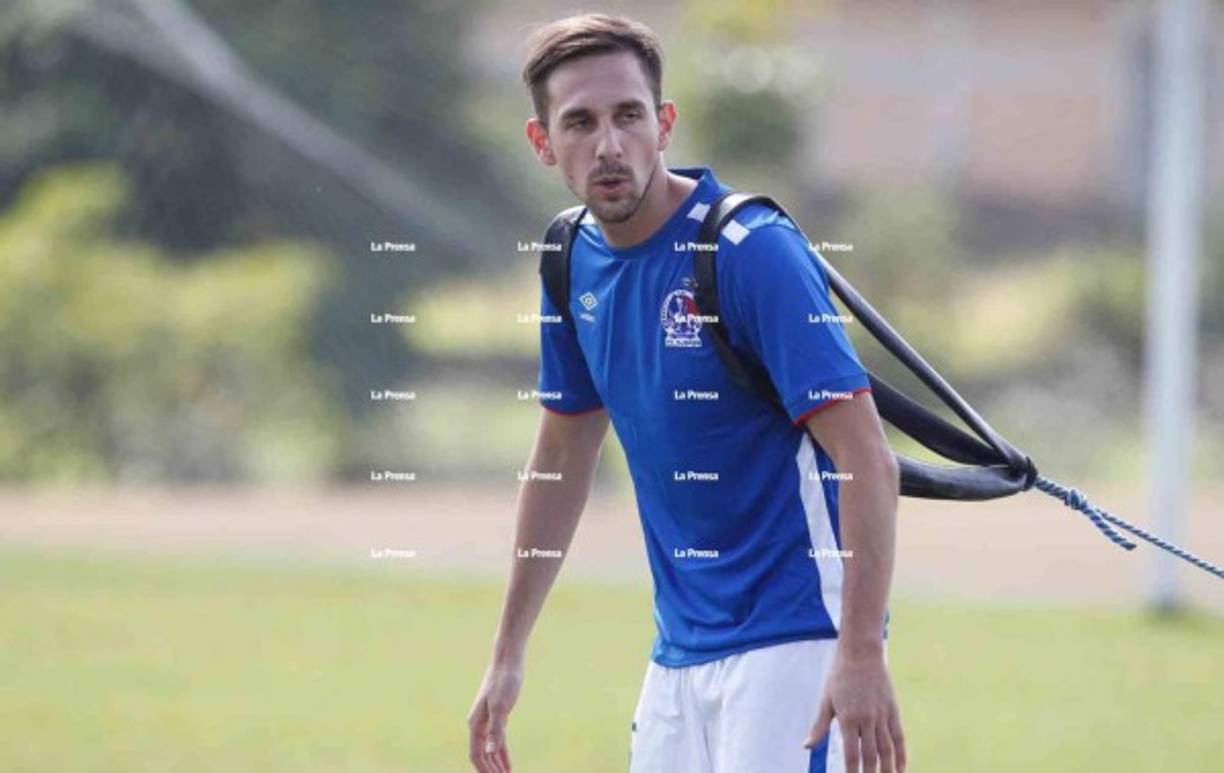 El mediocampista argentino Matías Morales es el último extranjero que ha fichado el Olimpia. El volante cuenta con 28 años de edad y ya sudó la camiseta del club albo.