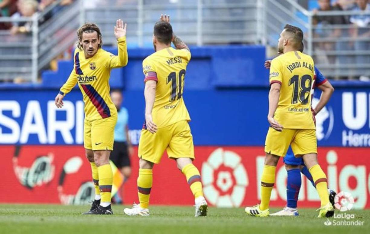 Real Madrid's Spanish defender Sergio Ramos (R) celebrates his goal with Real Madrid's Belgian forward Eden Hazard during the Spanish League football match between Real Madrid CF and SD Eibar at the Alfredo di Stefano stadium in Valdebebas, on the outskirts of Madrid, on June 14, 2020. (Photo by PIERRE-PHILIPPE MARCOU / AFP)