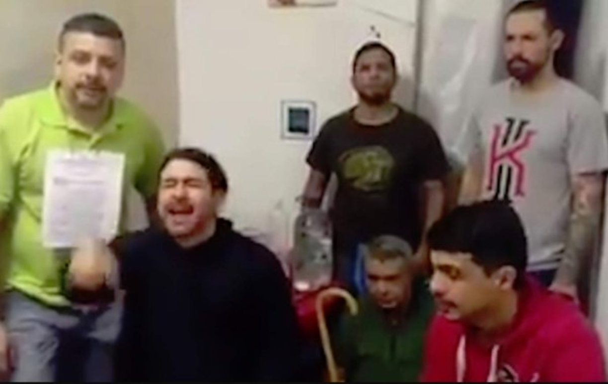 El gobierno, que niega tener presos políticos, impulsó en los últimos años la liberación de decenas de opositores como un gesto de 'reconciliación'. El ex alcalde de San Cristobal, Daniel Ceballos, líder opositor junto a Leopoldo López, lideró varias huelgas desde el Helicoide, donde permaneció varios meses detenido, para denunciar las torturas cometidas en esa prisión.