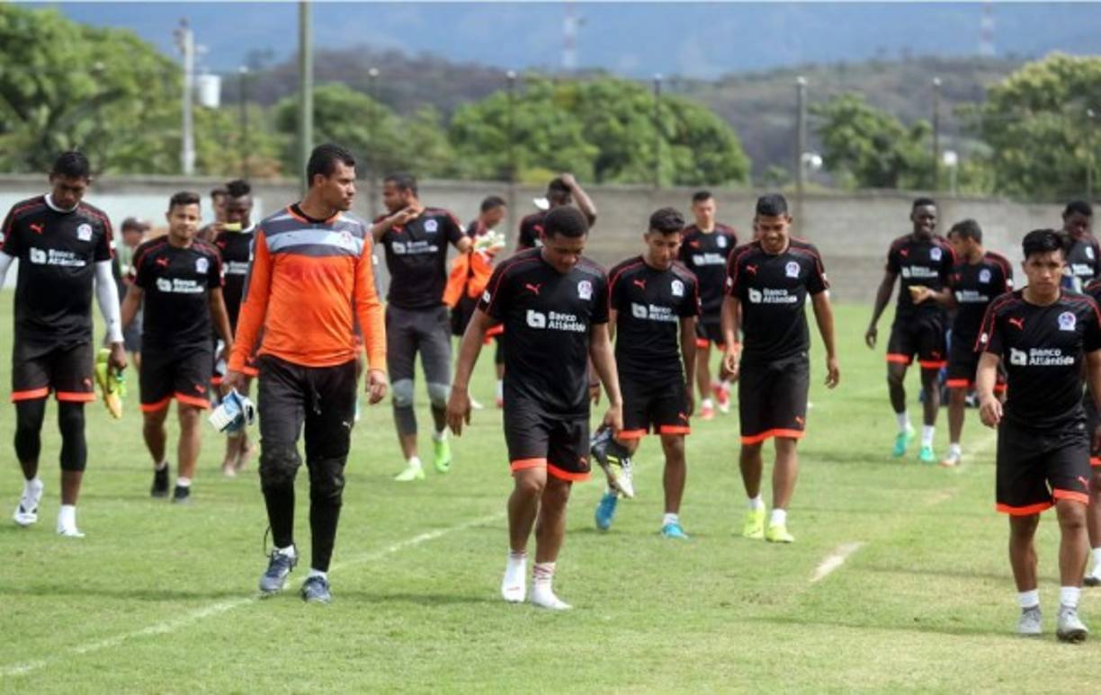 El vicepresidente deportivo del Olimpia, Osman Madrid, confirmó que necesitan tres fichajes más para reforzar el equipo de cara al Torneo Clausura 2018 y la Concachampions.