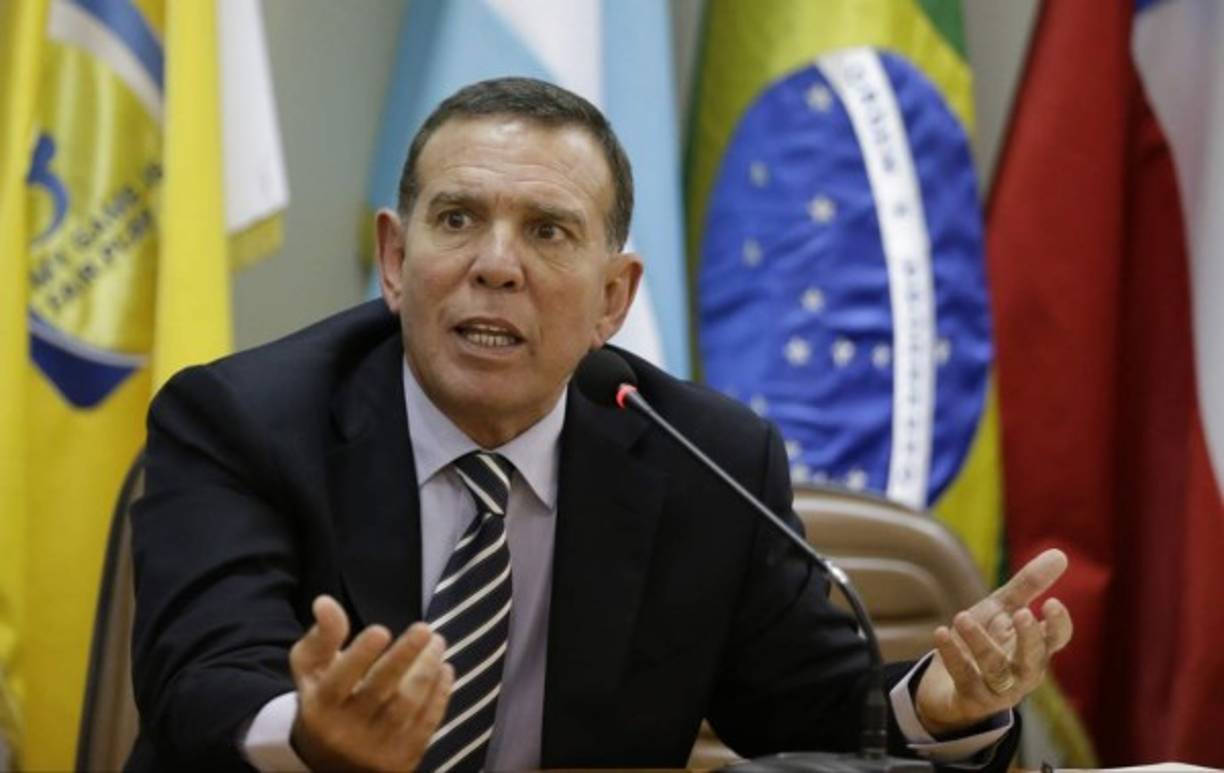 Juan Ángel Napout (Paraguay), presidente de la Conmebol y vicepresidente de la FIFA. Miembro del Comité Ejecutivo de la FIFA, expresidente de la Federación Paraguaya de Fútbol.