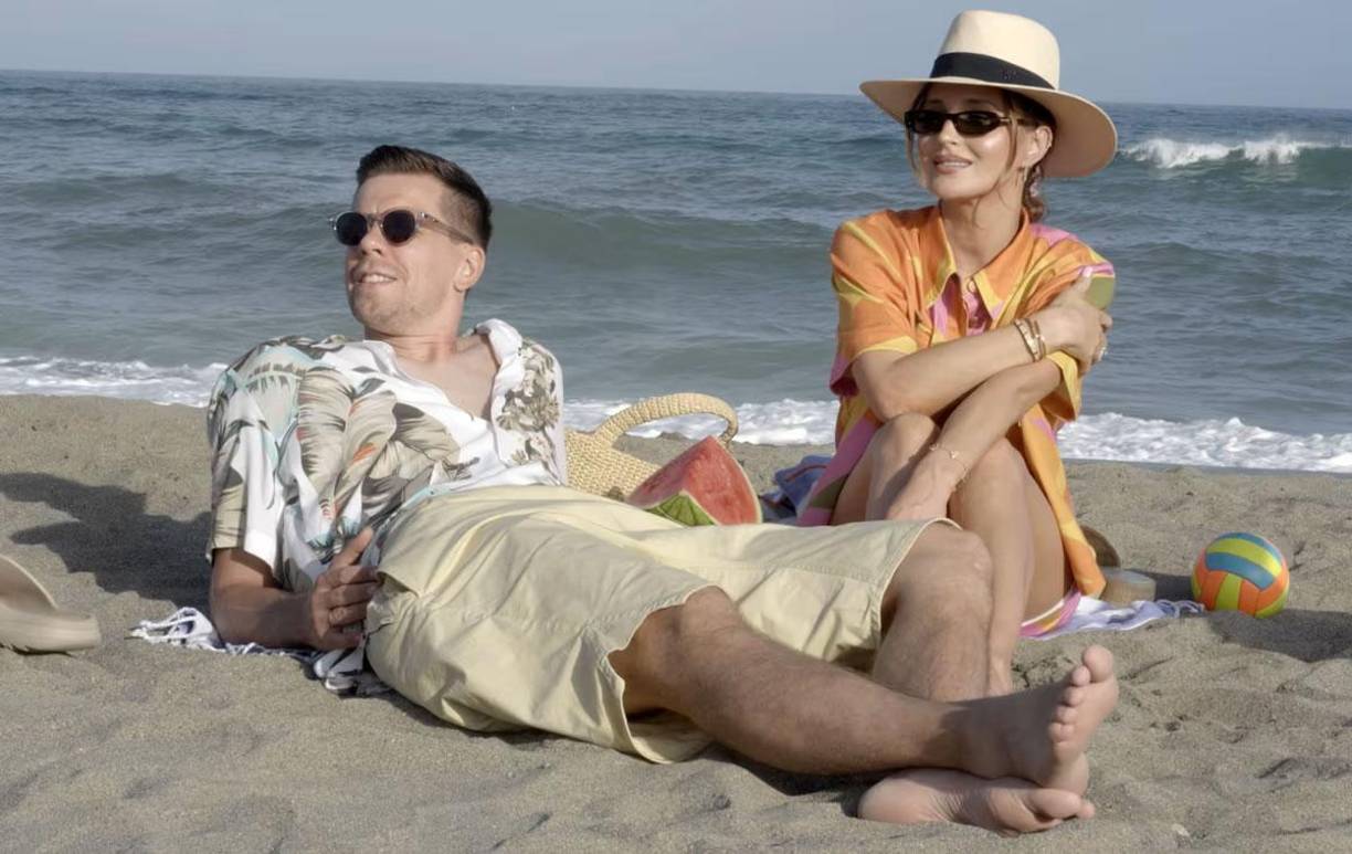 En Polonia dan por hecho su fichaje por el Barcelona. Mientras el cancerbero, se encuentra de vacaciones en Marbella, y ha participado en el rodaje de un videoclip del rapero polaco Michał Matczak.