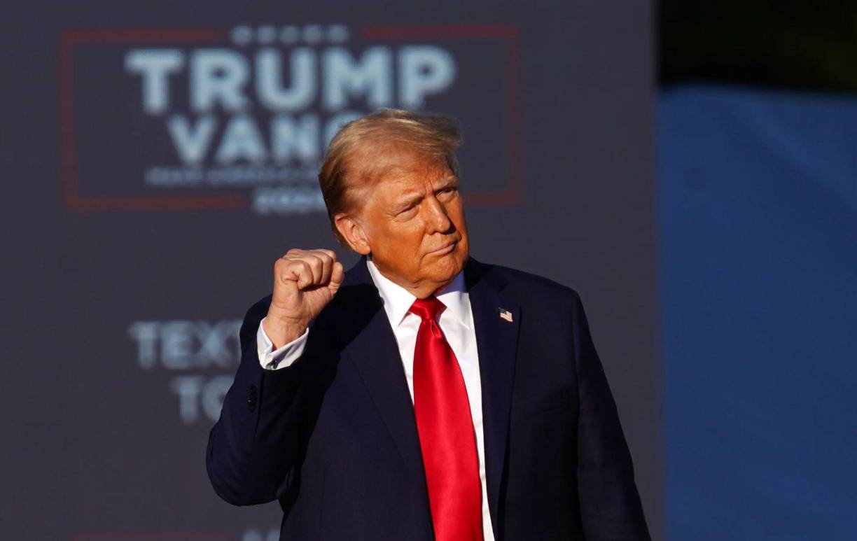 Después de un reñido enfrentamiento con Kamala Harris, Donald Trump se prepara para regresar a la Casa Blanca, donde asumirá un salario anual de 400,000 dólares (equivalentes a unos L10,000 millones), de acuerdo con las leyes de Estados Unidos.