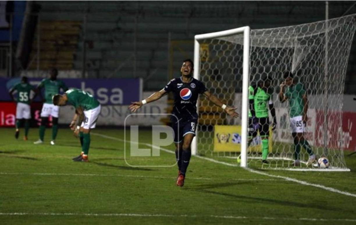 Brazos extendidos. Así celebró Roberto Moreira su gol contra el Marathón.