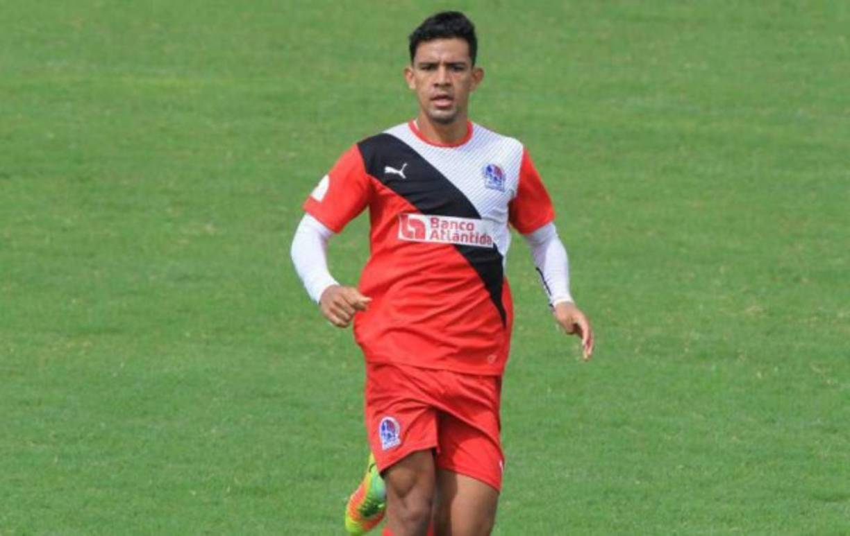 Alejandro Reyes: El mediocampista es otro de los que había sido tomado en cuenta y en esta ocasión no entró en la lista para los partidos ante Puerto Rico y Chile.