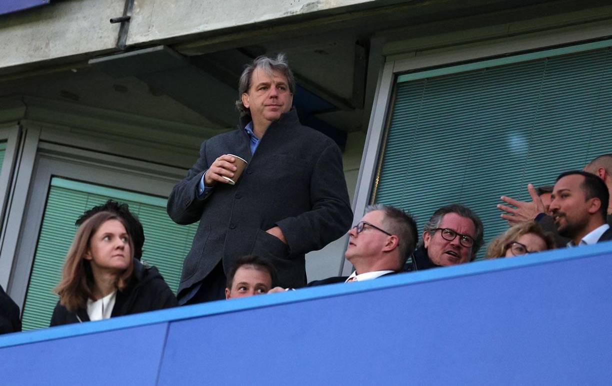 El estadounidense Todd Boehly, dueño del Chelsea, en el palco de Stamford Bridge.
