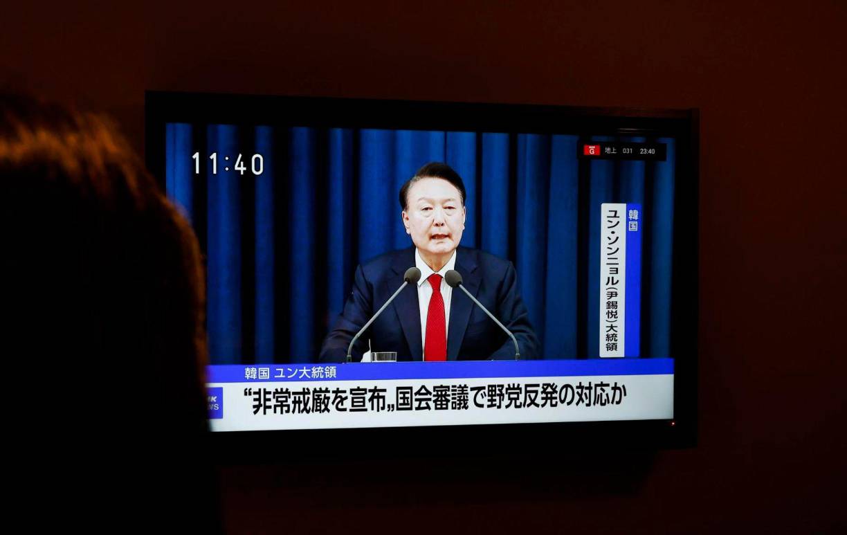 A pesar de su interés por la economía, Yoon fue impulsado por su padre a estudiar derecho, carrera que lo llevaría a la política. 