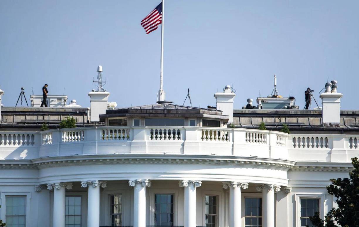 Como presidente, Trump tendrá acceso completo a la Casa Blanca, una de las residencias más emblemáticas del mundo. No solo es su hogar durante su mandato, sino que también funciona como su oficina ejecutiva, donde realiza las funciones oficiales del gobierno.