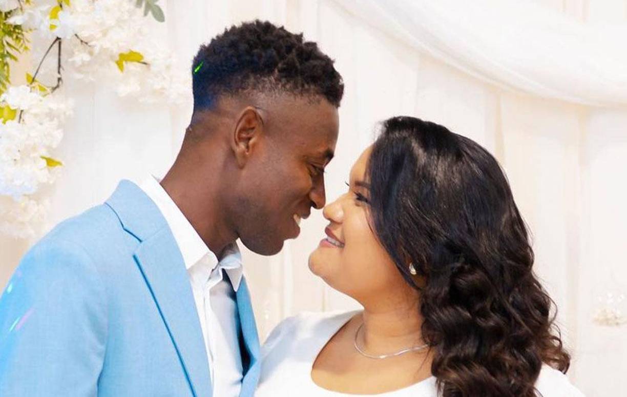 Wesly Decas: El defensor del Motagua está casado con Claudia Rodríguez. 