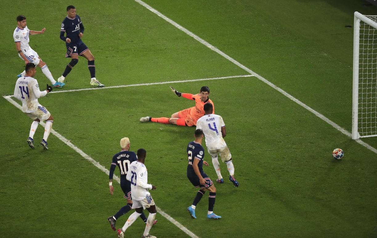 Mbappé sacó un disparo cruzado que se coló por debajo de las piernas de Courtois para hacer el 1-0 definitivo (90+4).