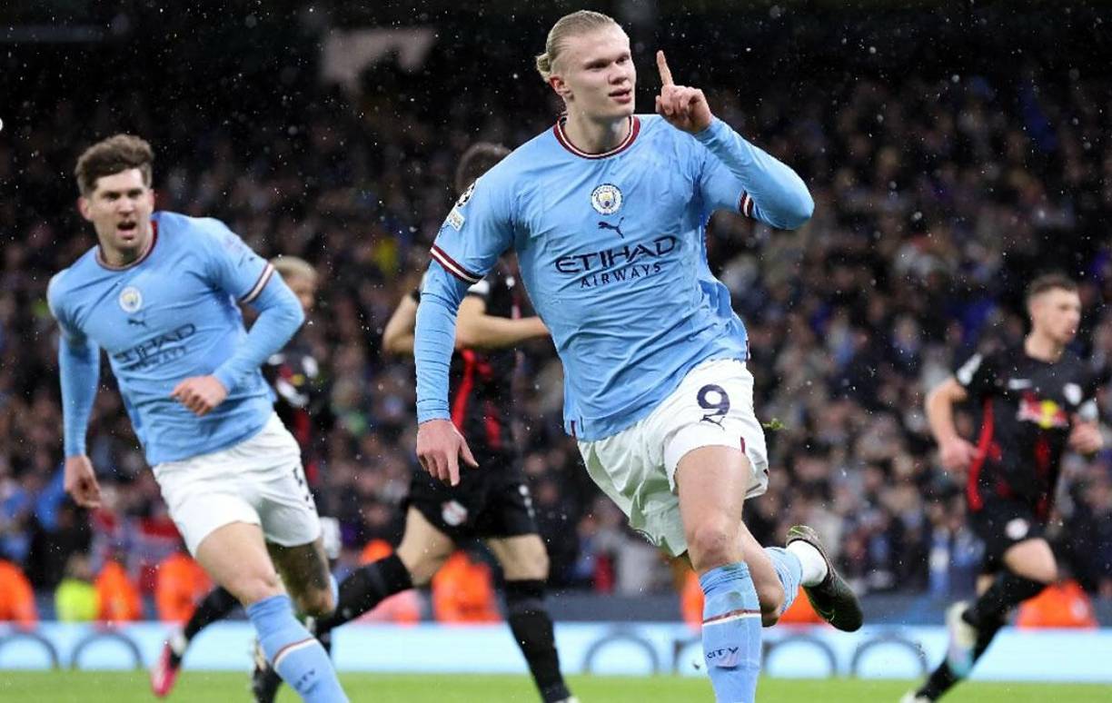 Erling Haaland celebrando su primer gol del partido contra el RB Leipzig.