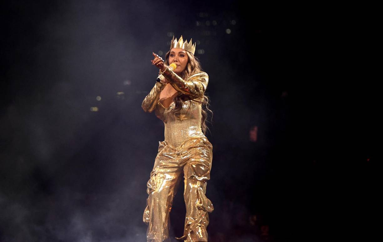 “Abeja Reina” fue el tema presentado por Chiquis Rivera.