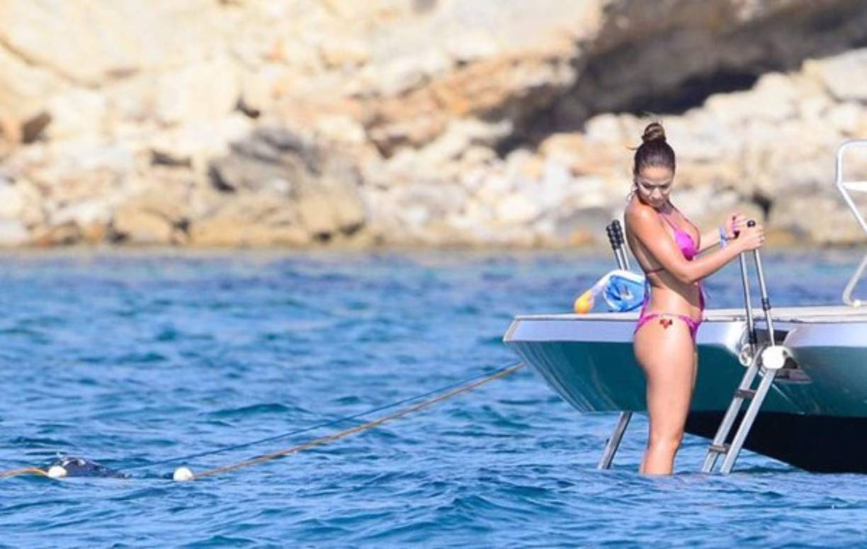 Una de las amigas de Cristiano Ronaldo en el yate del crack luso. FOTO GTRES.