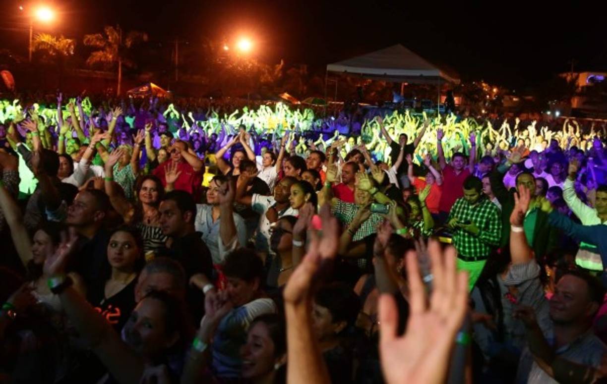 Miles de sampedranos disfrutaron el concierto con lo mejor del merengue.