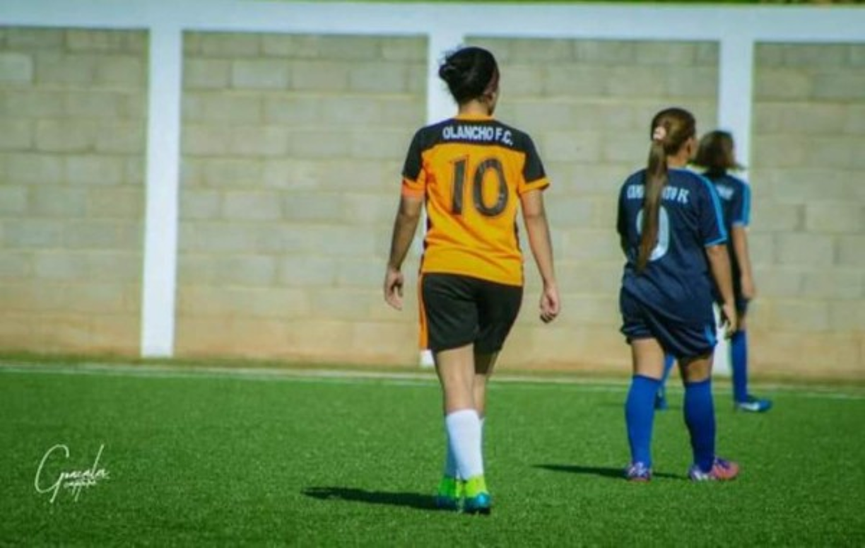 Empezó a practicar el fútbol desde los 7 años en las fuerzas básicas del Olimpia, entrenaba todos los días de 4-6 de la tarde.