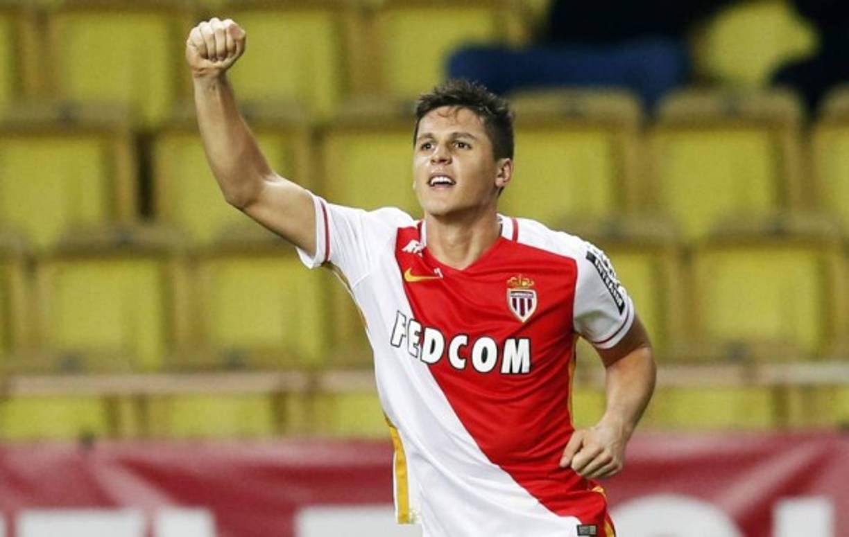 El Mónaco parece no haber puesto punto y final al capítulo de bajas, ya que además de la posible marcha de Thomas Lemar, el atacante Guido Carrillo puede ser el siguiente en hacer las maletas. Según ESPN, el Crystal Palace está interesado en el jugador para obtener su cesión con opción a compra obligatoria en el próximo mercado invernal. El club inglés pagaría 15 millones de euros por el delantero, que en estos momentos tiene contrato con el AS Mónaco hasta 2020.