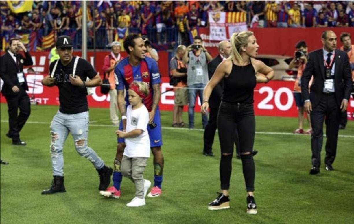 Sofia Balbi, la mujer de Luis Suárez, también acaparó miradas.