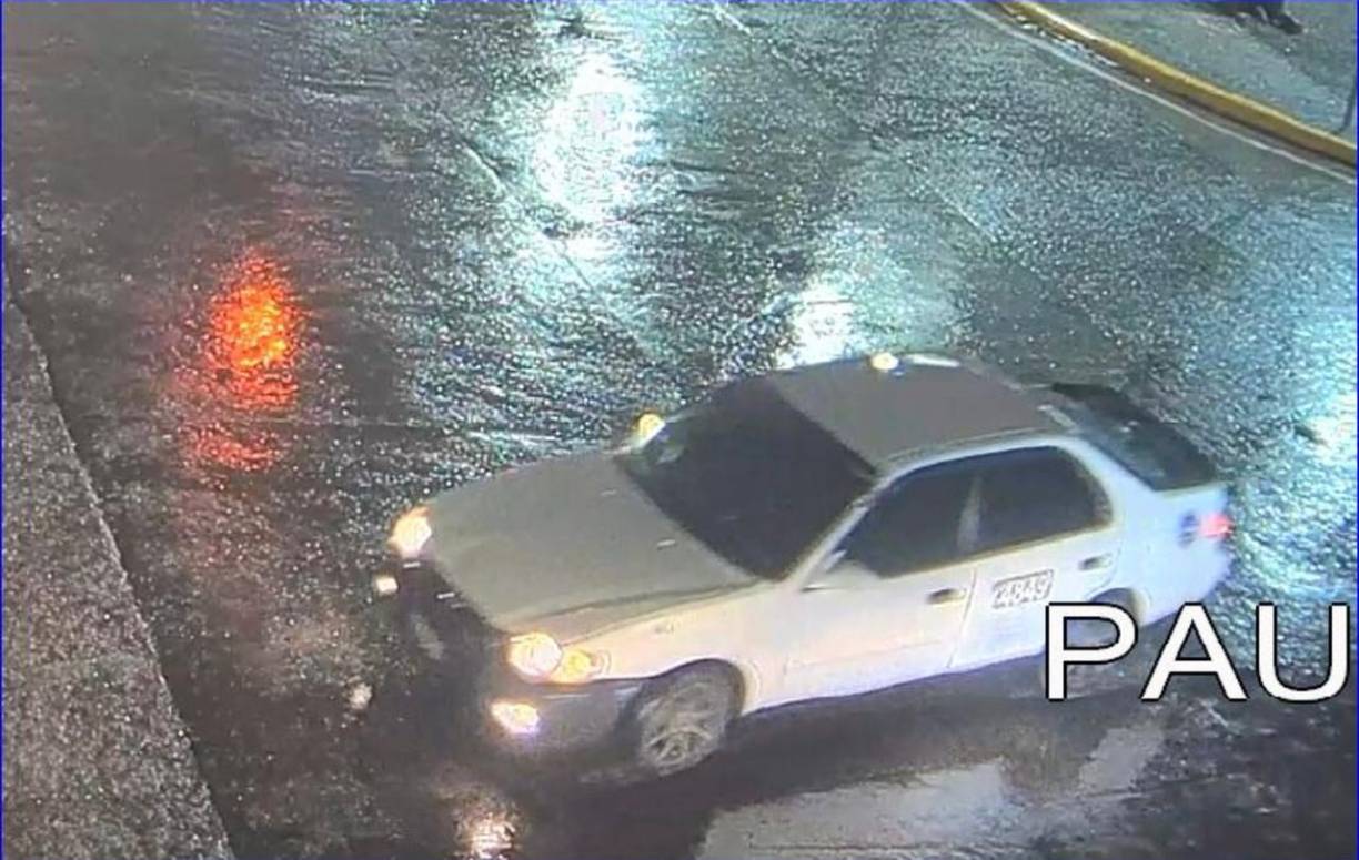 El taxi en el que se trasladaba era un auto estilo Toyota, Corolla año 2001.