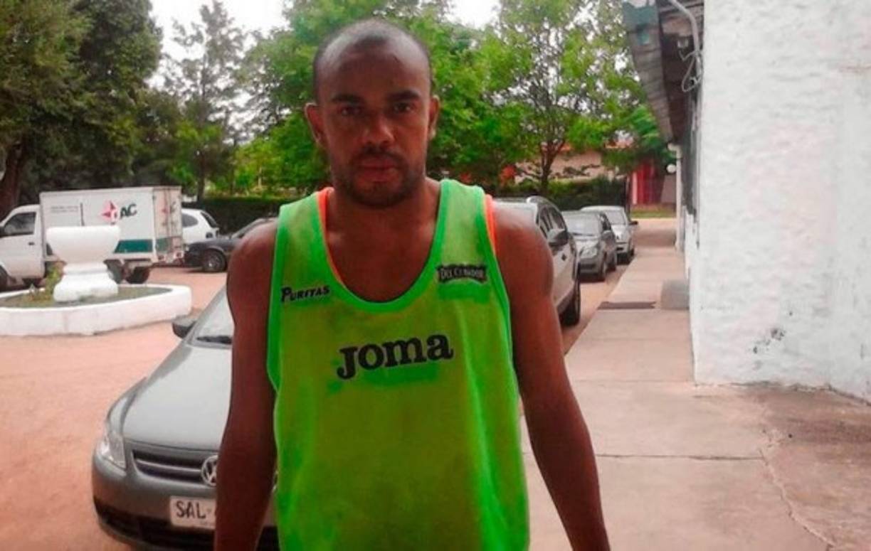 Caue Fernades, un central brasileño nacionalizado uruguayo ha sido el primer fichaje del Marathón.