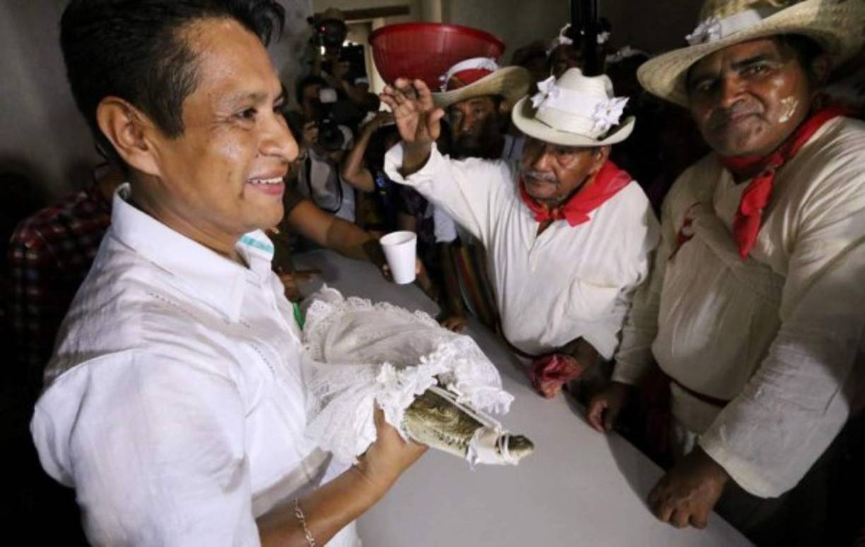 En 2015,en la misma fecha, 30 de junio, le tocó a Joel Vásquez Rojas casarse con un caimán. En ese momento él era el alcalde de San Pedro Huamelula.