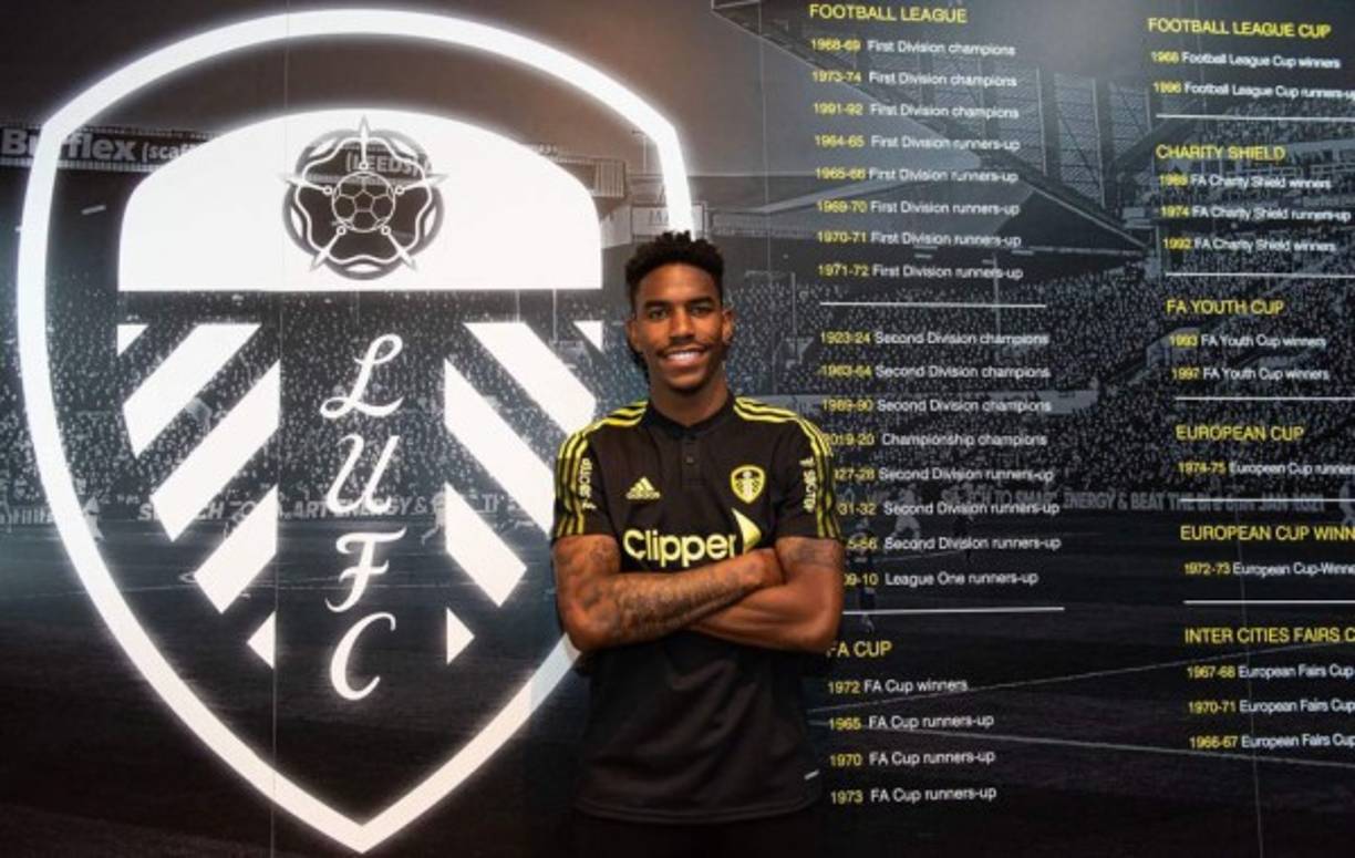 El Barcelona anunció el traspaso del lateral izquierdo Junior Firpo al Leeds United inglés a cambio de 15 millones de euros en un acuerdo que estipula, además, que el club catalán ingresará el 20 % de una futura venta del jugador. Foto Twitter Leeds United.