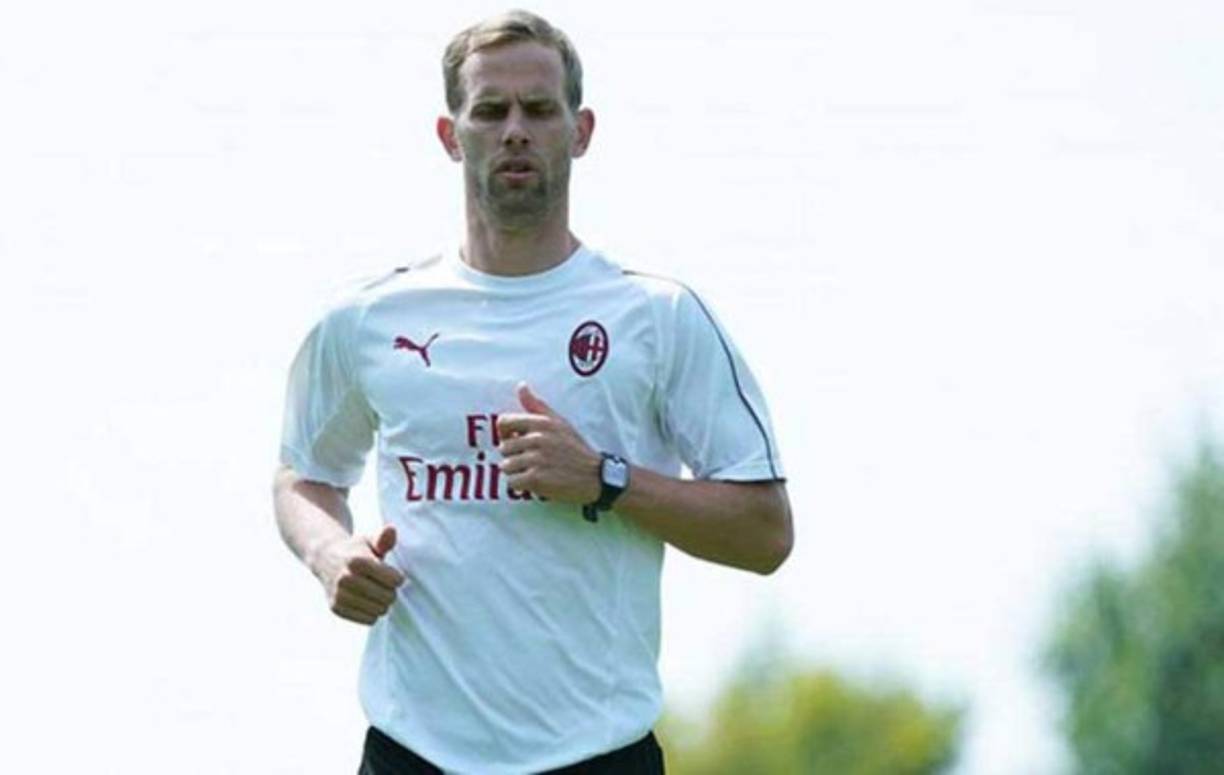 En un comunicado oficial, el AC Milan y el jugador Ivan Strinic anuncian el termino del contrato por mutuo acuerdo del lateral croata.