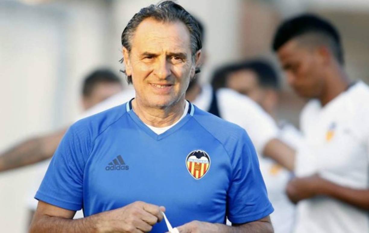 El entrenador italiano Prandelli renunció al Valencia y ahora se rumora de una posible llegada al banquillo de la Fiorentina.
