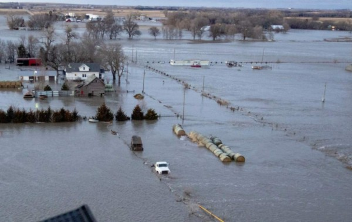 El 'ciclón bomba' que azotó el medio oeste de EEUU durante el fin de semana generó profundos daños a la infraestructura en varios estados y provocó inundaciones históricas en Nebraska, Iowa, Minesota y Wisconsin.