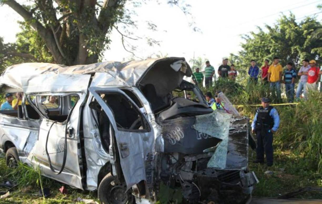 El 30 de enero del 2017, el estudiante Luis Ángel Pineda Enamorado (de 19 años) fue una de las tres víctimas del fatal accidente ocurrido en la carretera que de Villanueva conduce a San Pedro Sula cuando un bus rapidito se volcó. Otras once personas resultaron heridas. <br/>Luis Ángel tomó el bus con su padre Luis Alonso Pineda en Pimienta, pues iban a comprar mariscos al mercado de San Pedro Sula.<br/>A las 5:40 am, cuando circulaban por el zip Buena Vista, la unidad de transporte, que según los pasajeros llevaba “bastante velocidad”, perdió el control y dio varias vueltas hasta salirse de la carretera, provocando la tragedia.