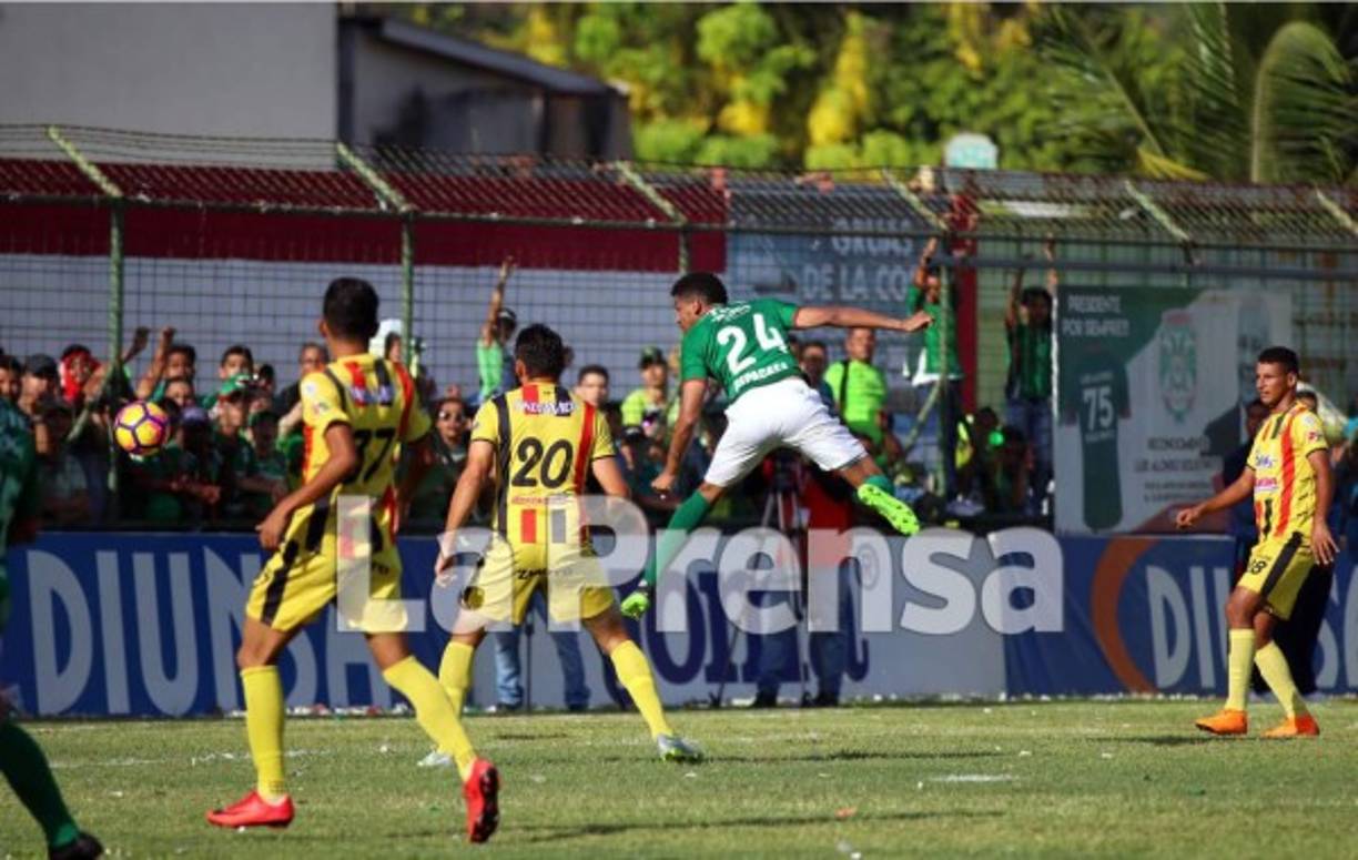 El cubano Yaudel Lahera conectó de cabeza un centro y puso el 2-0 en el marcador a favor del Marathón.