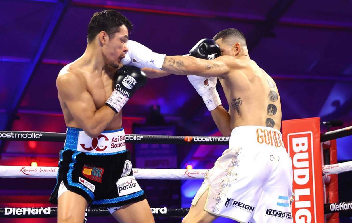 ”The Takeover” sorprendió al mostrar su nueva faceta: una letal mano izquierda que fue el calvario del pugilista azteca.