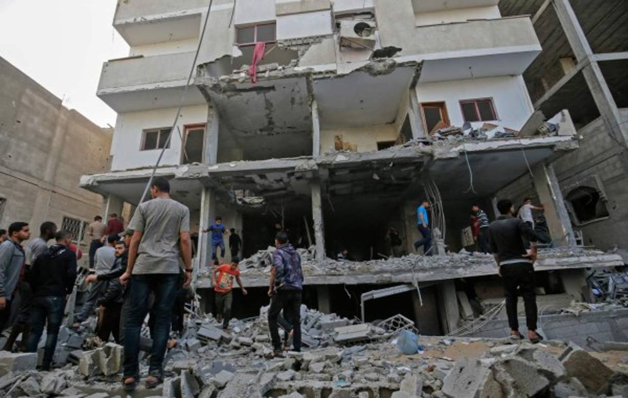 En los ataques israelíes, en respuesta al lanzamiento de 250 cohetes desde la Franja contra territorio del Estado hebreo, murieron 19 palestinos, entre ellos una mujer embarazada y dos bebés, según el ministerio de Salud palestino. Asimismo ,fallecieron seis militantes de Hamás, el movimiento islamista palestino que controla la Franja.