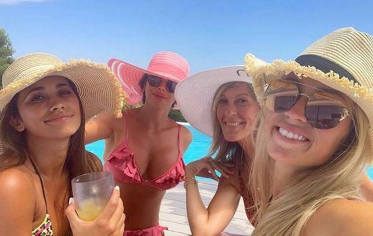 (COMBO) This combination of file pictures made on September 2, 2020, shows (L-R) Paris Saint-Germain's Argentinian forward Leandro Paredes in Saint-Germain-en-Laye, west of Paris, on June 22, 2020; Paris Saint-Germain's Brazilian forward Neymar in Lisbon on August 20, 2020; and Paris Saint-Germain's Argentinian forward Angel Di Maria in Saint-Germain-en-Laye on July 2, 2020. - Neymar, Di Maria and Paredes have tested positive for COVID-19 (novel coronavirus) sources told AFP on September 2, 2020, following an announcement by the club that three of its players had tested positive for the virus. (Photo by Lluis GENE and Franck FIFE / AFP)