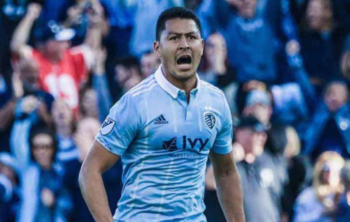 Cabe señalar que Roger Espinoza es titular indiscutible en el Sporting Kansas City de la MLS de Estados Unidos. Hoy, el volante catracho ha decidido cambiar de look.