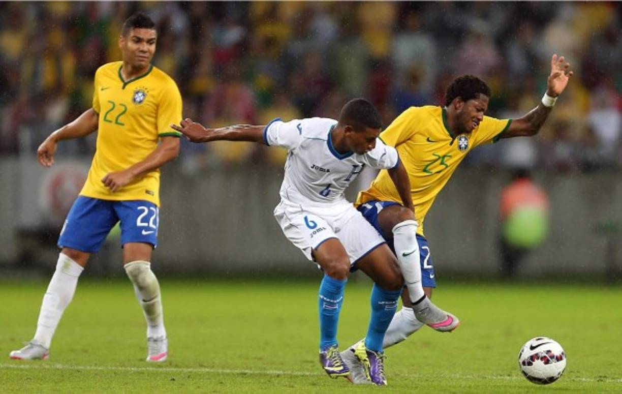 Fue un partido de mucho roce.