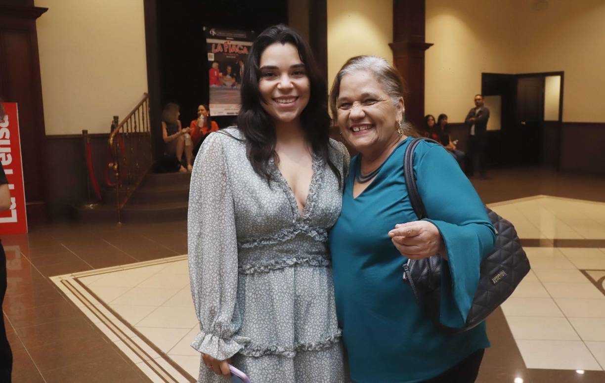 Michelle Escobar y Eva Enamorado