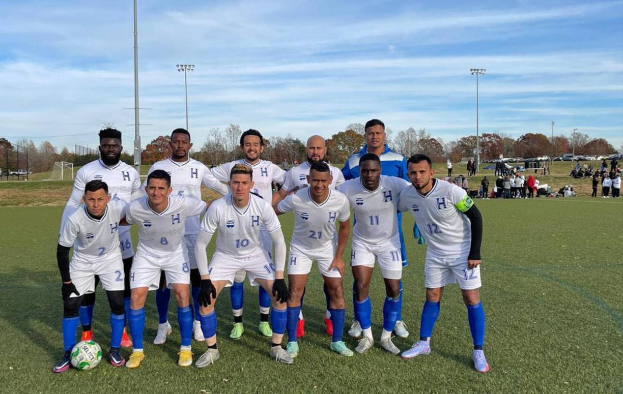“El Pájaro” no se olvida del fútbol y los fines de semana juega diferentes torneos en donde comparte con otros exjugadores hondureños. 
